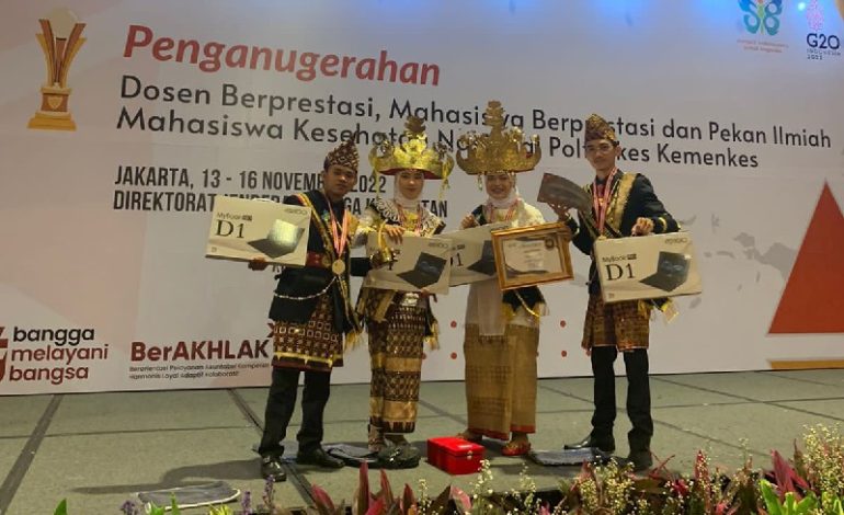  Mahasiswa Poltekkes Tanjungkarang Raih Penghargaan Pekan Karya Ilmiah Kesehatan Nasional