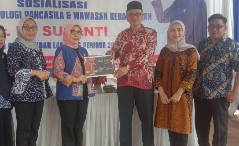  Anggota DPRD Bandar Lampung Susanti Sosialisasi Pembinaan Ideologi Pancasila, Suryani M Nur Paparkan Digital Disruption