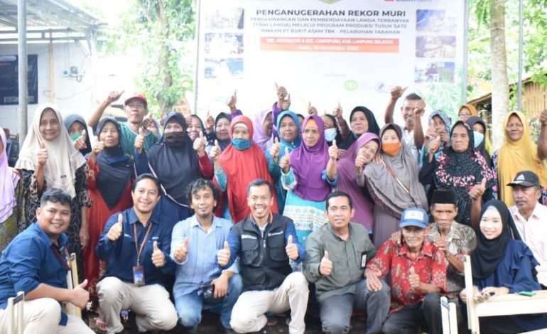  Program Produksi Tusuk Sate Inisiasi PT BA-IZI Lampung-Paguyuban Krajan Sidomulyo Pecahkan Rekor Muri