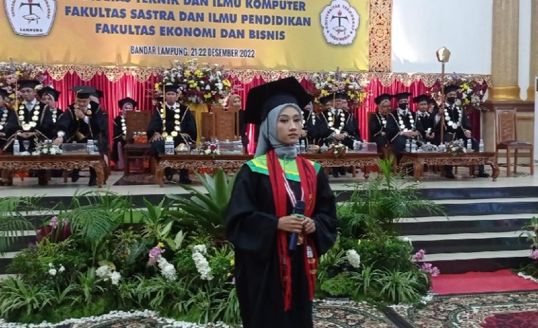  Wisuda PTS Terbaik ASEAN Universitas Teknokrat Indonesia, Leyla Purwa Aninditya Pukau Hadirin Nyanyikan “Ibu” Ciptaan Iwan Fals