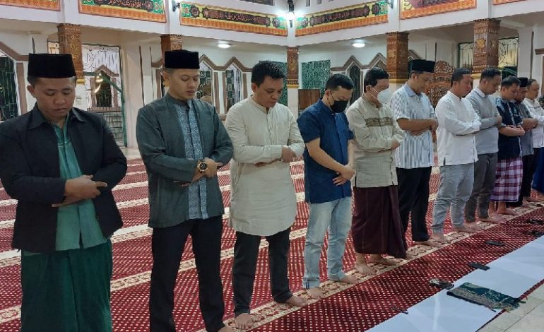  Kepala LLDikti Wilayah II Iskhaq Iskandar Salat Subuh di Masjid Asmaul Yusuf, Terkesan dengan Kesalehan Sivitas Akademika Universitas Teknokrat Indonesia