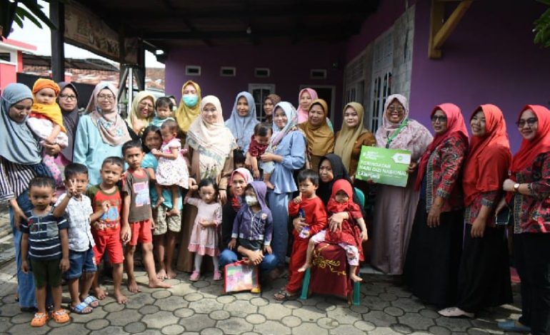  Hari Gizi Nasional, IZI Lampung Bagikan 40 Paket Makanan Tambahan di Posyandu Akasia 1 Labuhan Ratu