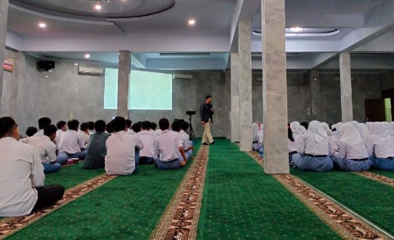  Hasan Ashari Motivasi Siswa SMAN 2 Bandar Lampung, Jelaskan Inner Game, Asupan Otak, dan Cara Merespons