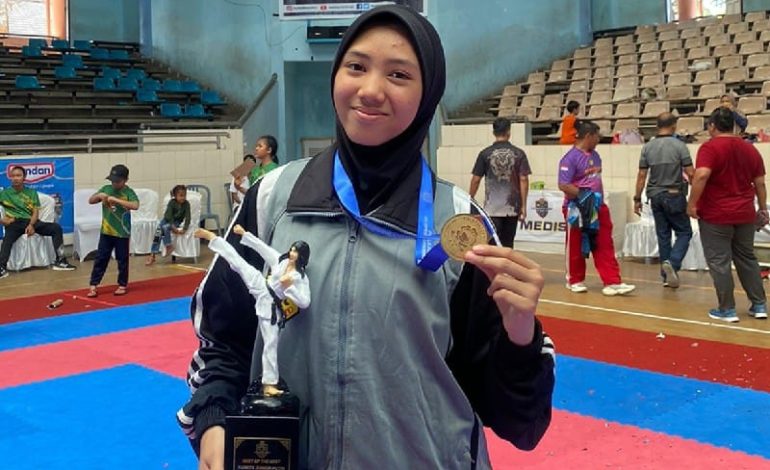  Valysha Aliyah Jasmine Siswi SMA IT Daarul Ilmi Juara I KKI Open Sumatera Karate Championship