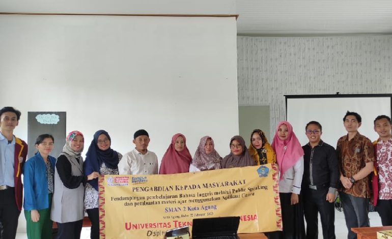  PTS Terbaik ASEAN Universitas Teknokrat Indonesia Latih Guru SMAN 2 Kotaagung Gunakan Canva