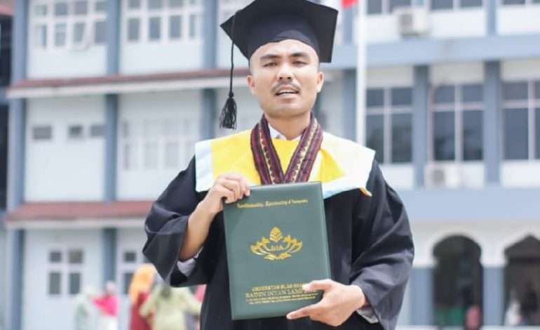  Penerima Beasiswa LAZDAI Peduli Ryan Firzal Wisuda Cumlaude UIN Raden Intan Lampung