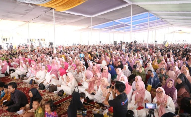 Wagub Chusnunia Chalim dan Riana Sari Arinal Ikuti Pengajian Akbar di Way Kanan