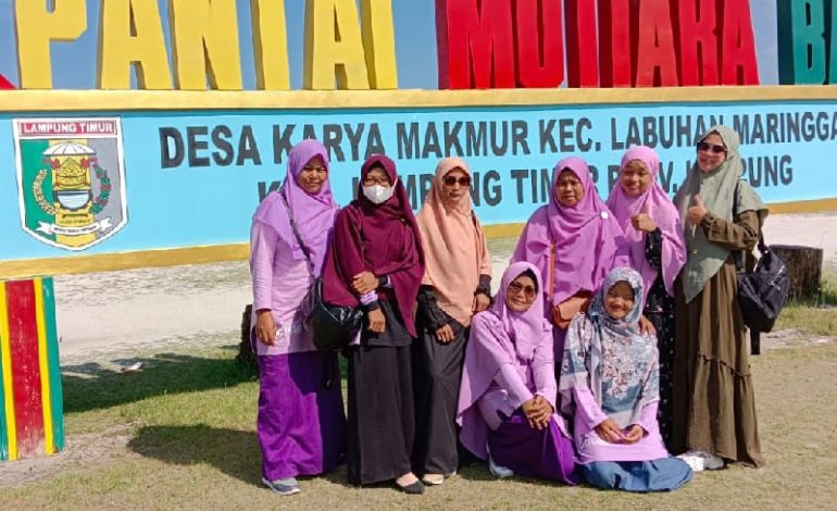  Salimah Way Bungur Wisata Bersama di Pantai Mutiara Baru