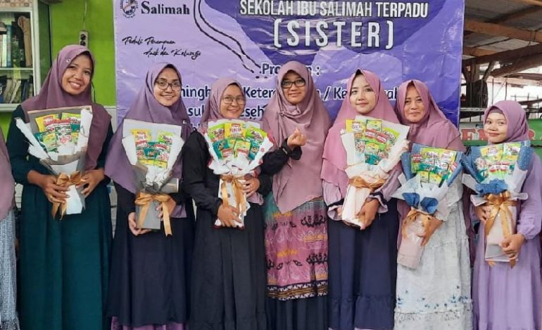  Salimah Sidomulyo Lampung Selatan Luncurkan Sister, Anggota Diajari Bikin Buket
