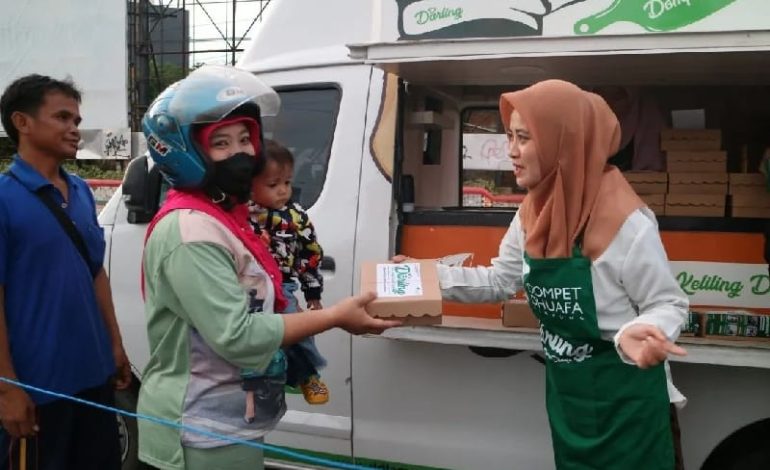  Dapur Keliling Dompet Dhuafa Lampung Bagikan Ratusan Paket Berbuka Puasa