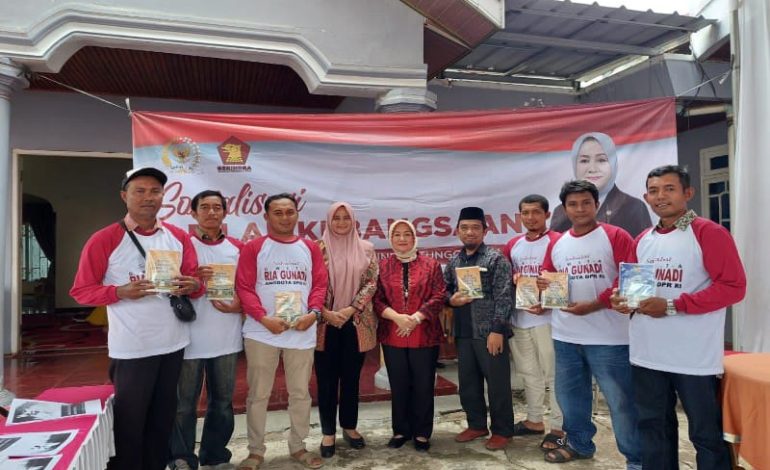  Anggota MPR Fraksi Partai Gerindra Dwita Ria Sosialisasikan 4 Pilar Kebangsaan di Kampung Nelayan