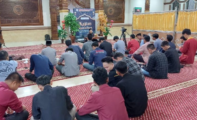  Semarak Sivitas Akademika PTS Terbaik ASEAN Universitas Teknokrat Indonesia Ibadah di Masjid Asmaul Yusuf