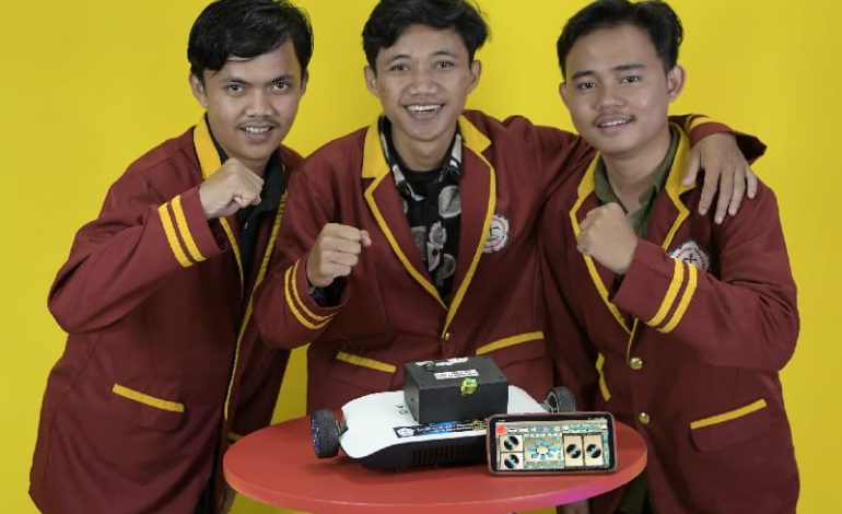  Mahasiswa PTS Terbaik ASEAN Universitas Teknokrat Indonesia Kembangkan Inovasi Robot Pembersih Lantai dengan Aplikasi Smartphone
