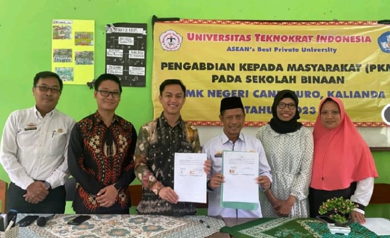  PTS Terbaik ASEAN Universitas Teknokrat Indonesia Berikan Pelatihan Pembuatan Aplikasi Android tanpa Coding di SMKN Candipuro