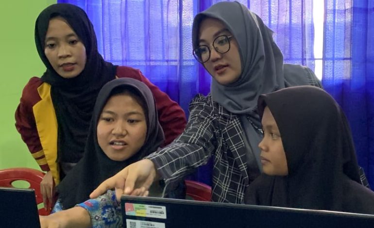  PTS Terbaik ASEAN Universitas Teknokrat Indonesia Kenalkan Teknologi Jaringan Named Data Networking dan Metaverse di SMKN 1 Padang Cermin Pesawaran