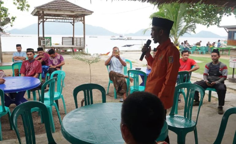  Abdul Hakim Reses di Pulau Pahawang