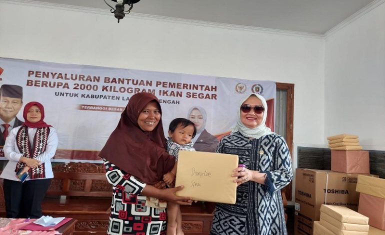  Anggota DPR Fraksi Gerindra Dwita Ria Bagikan 2 Ton Ikan Segar di Terbanggi Besar