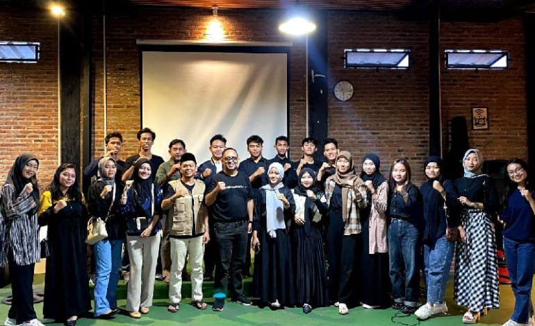  Adian Saputra Narasumber Penulisan Pegiat Gerakan Ayo Kuliah