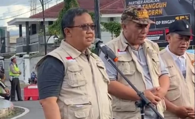  Dokter Muhammad Aditya Pimpin Pembagian Takjil LDII Lampung di Tugu Adipura