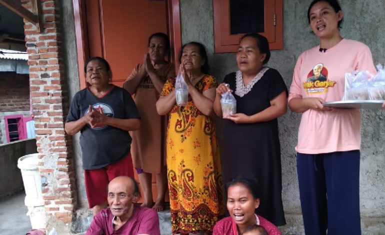  Mak Ganjar Lampung Bagikan Takjil untuk Warga di Dua Lokasi