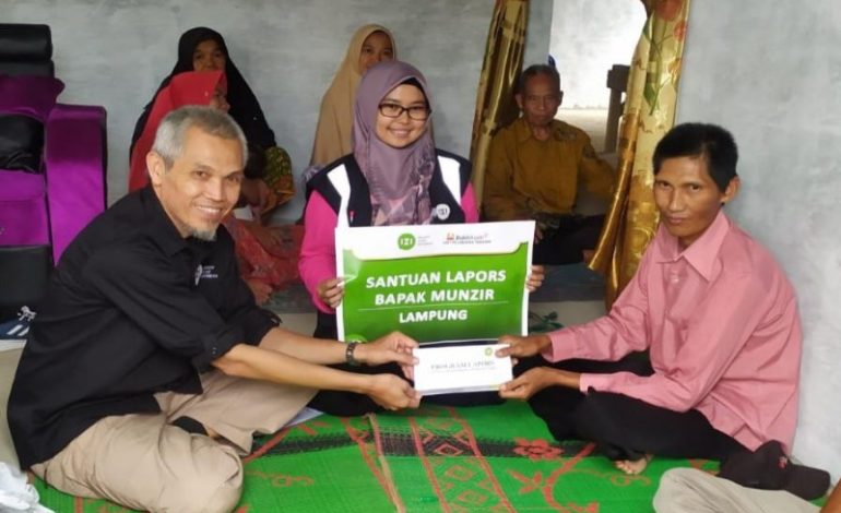  Laznas IZI Lampung-PT BA Peduli Bantu Pengobatan Kaki Munzir Warga Cukuh Balak Tanggamus