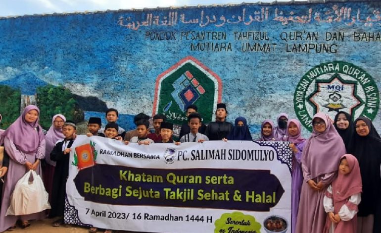 Salimah Sidomulyo Kolaborasi dengan 3 Ranting Bagi Takjil di 3 Titik Serentak