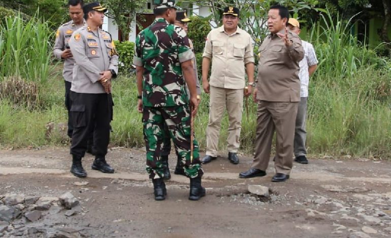  Arinal Djunaidi Tinjau Langsung Kondisi Jalan Rumbia Lampung Tengah