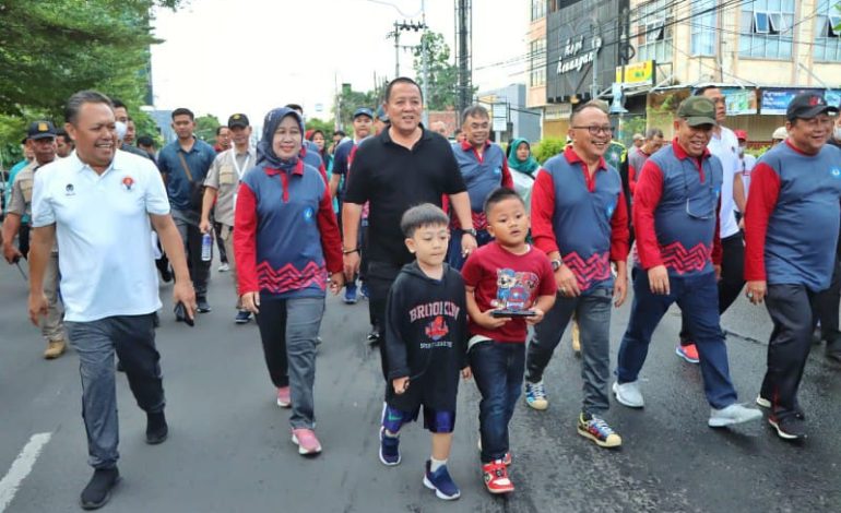  Universitas Lampung Gelar Jalan Sehat, Guru YP Unila Eliza Sastriana Dapat Hadiah Umrah