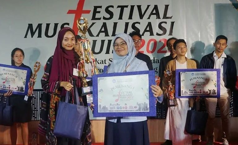  SMA Al Kautsar Juara Festival Musikalisasi Puisi Gelaran Kantor Bahasa Provinsi Lampung