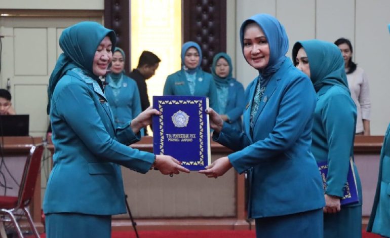  Riana Sari Arinal Lantik dan Kukuhkan Ketua TP PKK 3 Kabupaten