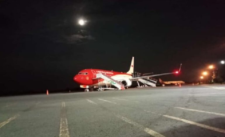  Porter Bandara Radin Inten II Senang Bisa Lihat dan Sentuh Pesawat Kepresidenan Indonesia One