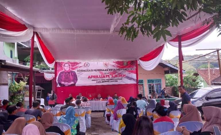  Anggota DPRD Lampung Aprilliati Pembinaan Ideologi Pancasila di Kemiling
