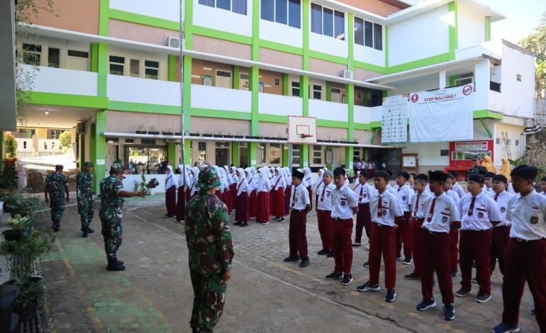  Personel Kodim 0410 Kota Bandar Lampung Instruktur Latihan Kepemimpinan SDIT Fitrah Insani Langkapura
