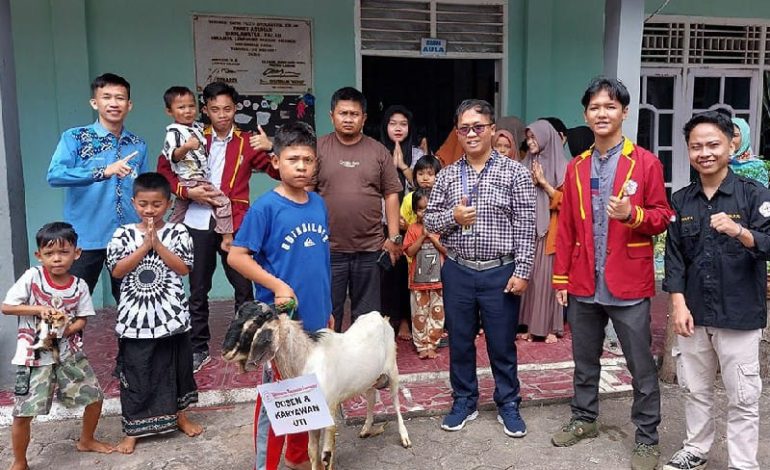  PTS Terbaik ASEAN Universitas Teknokrat Indonesia Salurkan Kurban ke Sejumlah Tempat