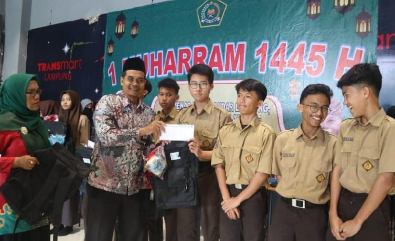  Peringati Tahun Baru Hijriyah LAZDAI Peduli Salurkan Program Back To School untuk Yatim Duafa