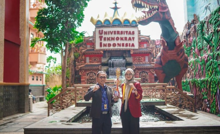  Risma Oktaviani Mahasiswi Universitas Teknokrat Indonesia Juara Nasional Lomba Desain Poster