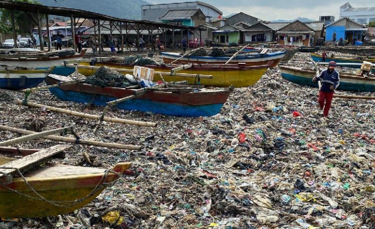  Nelayan Pantai Sukaraja Kembali Melaut, Senang Wilayahnya Kemarin Dibersihkan dari Sampah