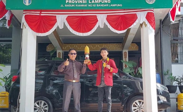  Mahasiswa Universitas Teknokrat Indonesia Ade Firmansyah Juara Lomba Desain Poster Hari Lingkungan Hidup Sedunia 2023