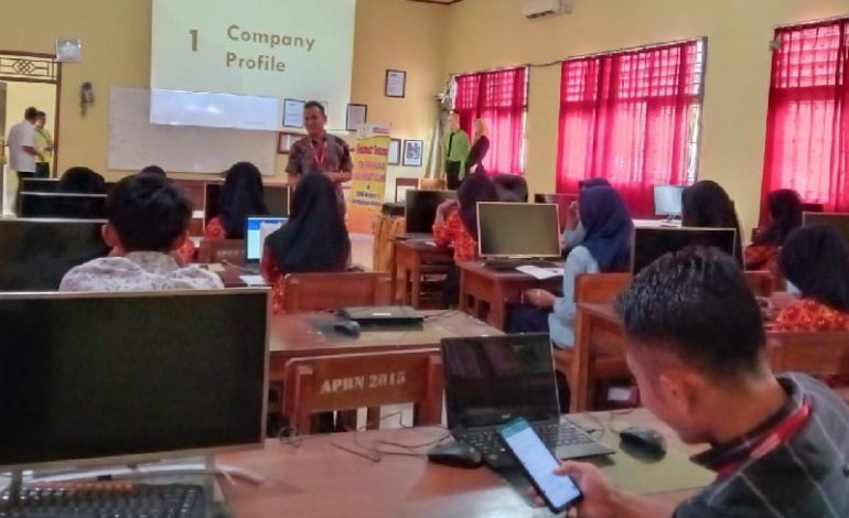  Alfamart Class SMKN 1 Terbanggi Besar Dikunjungi Guru Tamu