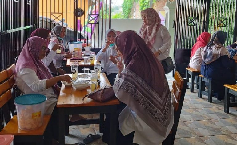  Dapoer Ibu Hayra, Pempeknya Best Seller, Bahan Bakunya Ikan Ekor Kuning