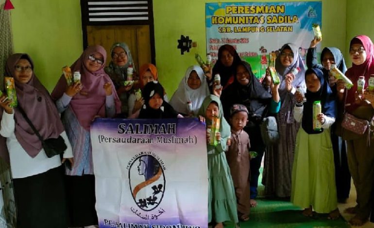  Salimah Sidomulyo Lamsel Bagikan Susu dan Biskuit untuk Sahabat Difabel Lampung