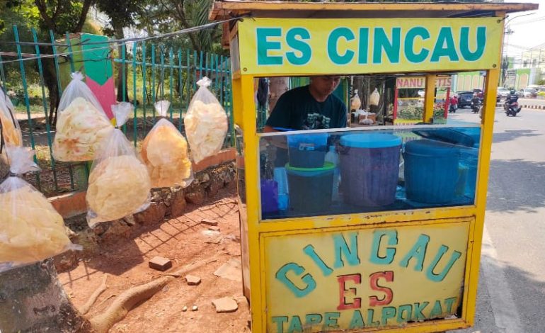  Es Cincau Jualan Ari di Jalan Pramuka Bandar Lampung, Nangka dan Alpukat Tambah Citarasa