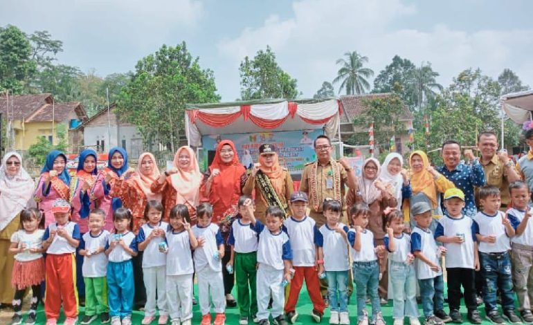  Bupati Tanggamus Dewi Handajani Hadiri Gebyar Himpaudi