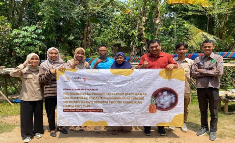  Dosen dan Mahasiswa Itera Perkenalkan Nata De Pina dari Kulit Nanas di Candipuro Lamsel