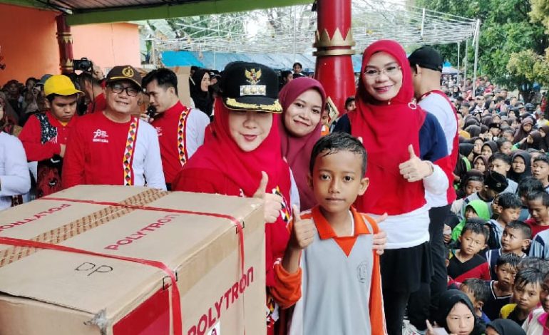  Bupati Tanggamus Dewi Handajani Lepas Peserta Jalan Sehat, Finish di Taman Kota Ir Soekarno