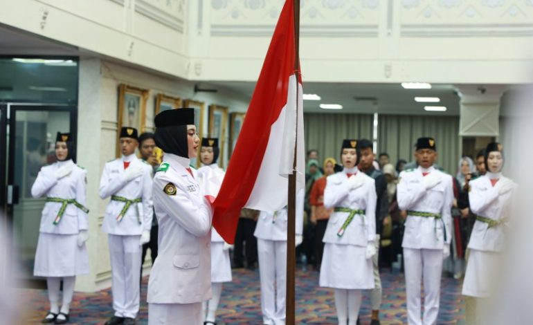  Wagub Chusnunia Kukuhkan Pasukan Pengibar Duplikat Bendera Pusaka Tahun 2023