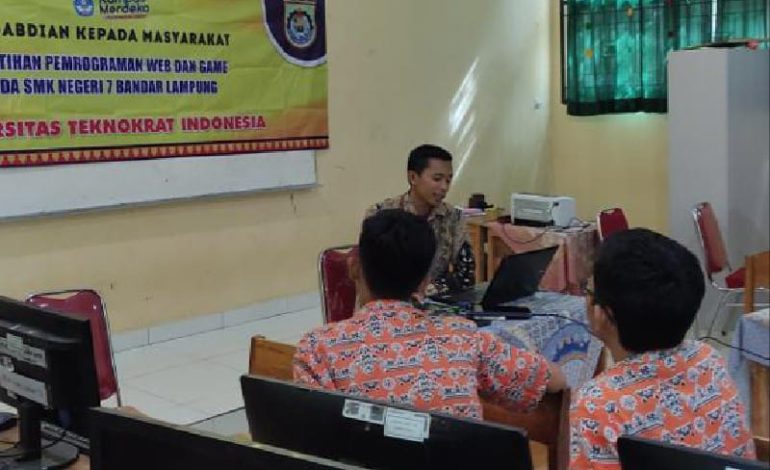  Universitas Teknokrat Indonesia Pelatihan Game for Education di SMKN 7 Bandar Lampung