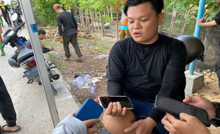  Bersihkan Pesisir Pulau Pasaran, Relawan Butuh Karung yang Banyak