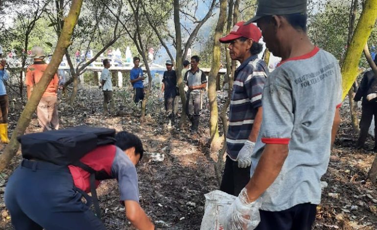  Bersih-Bersih Pulau Pasaran, Sampah Terkumpul Kisaran 10 Ton