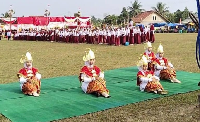  Siswi SDN 2 Budi Lestari Tari Sigeh Pengunten HUT Ke-78 RI, Pelatihnya Mahasiswa KKN UIN Raden Intan